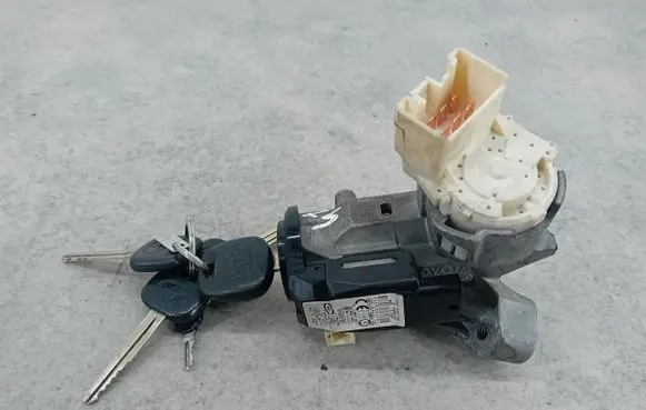 Toyota Yaris Ignition lock 450202216