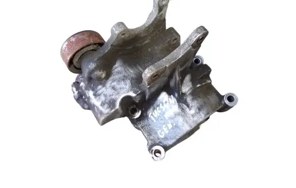 Hyundai Tucson TL Generator/alternator bracket 