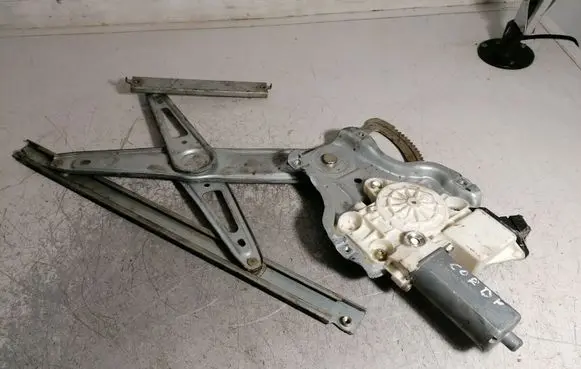 Toyota Corolla E120 E130 Front door window regulator with motor 6981002130