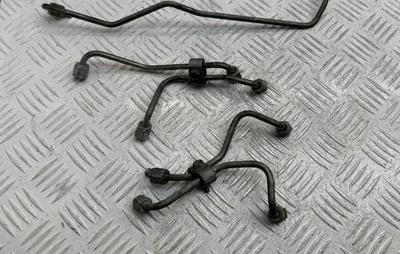 Toyota Corolla Verso AR10 Fuel injector supply line/pipe 237010R020 237020R020