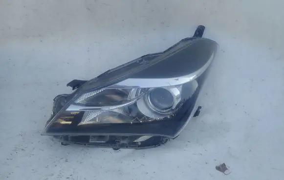Toyota Yaris Headlight/headlamp