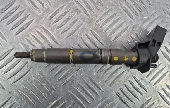 Mercedes-Benz E W211 Fuel injector A6420700587