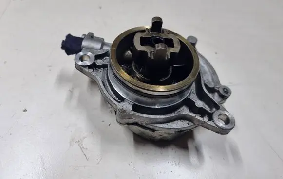 BMW 5 E60 E61 Vacuum pump 11667791232