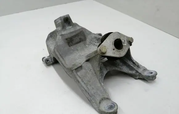 Audi A4 S4 B9 8W Engine mounting bracket 4M0199308BO