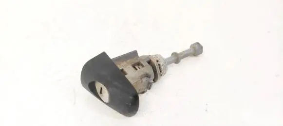 Volkswagen Sharan Front door lock (next to the handle) 