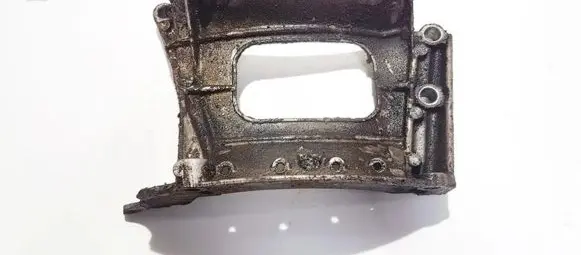 Toyota Yaris Engine mounting bracket