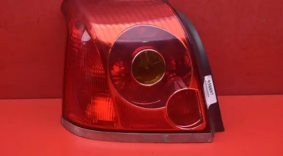 Toyota Avensis Verso Rear/tail lights 0000