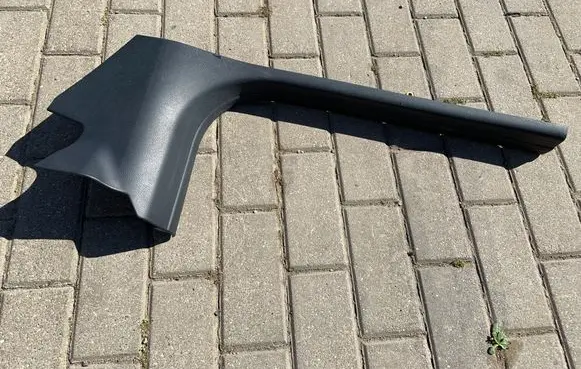 Front sill trim cover