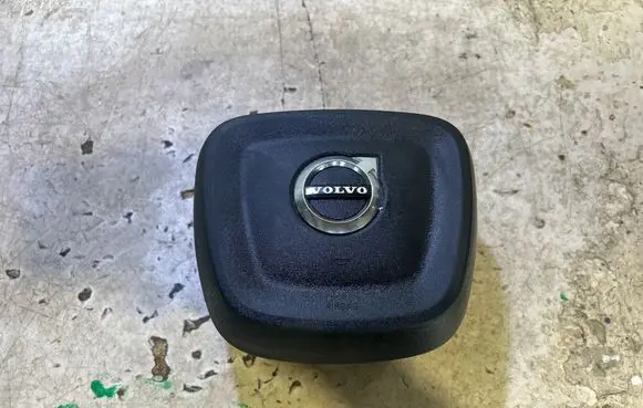 Steering wheel airbag