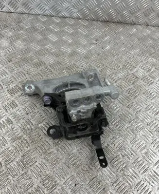 Toyota RAV 4 (XA50) Engine mount bracket L6171539