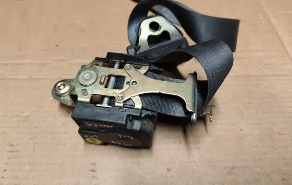 Jeep Cherokee III KJ Front seatbelt P5GZ071DVAF