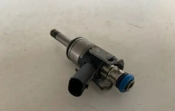 Audi Q7 4M Fuel injector 06C906036G 06E095A