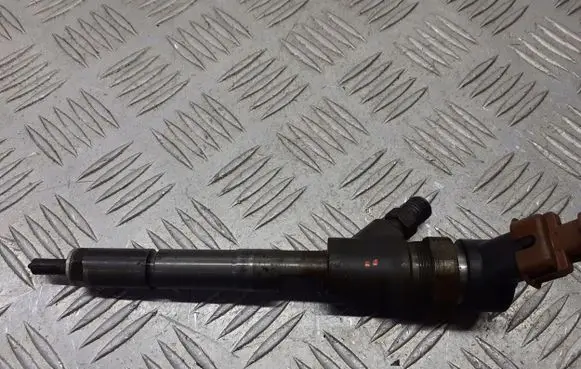 Toyota Auris 150 Fuel injector 23670-33040