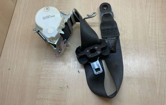 Jaguar XF Front seatbelt 8X23F611B09 33052211