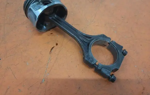 Volkswagen Golf IV Piston 1295