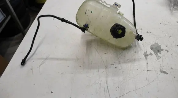 Renault Trafic III (X82) Coolant expansion tank/reservoir 217105057R