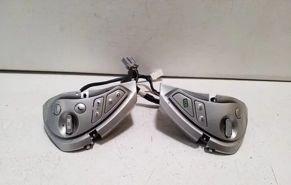 Nissan Leaf I (ZE0) Steering wheel buttons/switches 