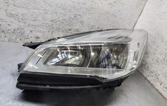 Ford Kuga II Headlight/headlamp CV44-13W030-BE