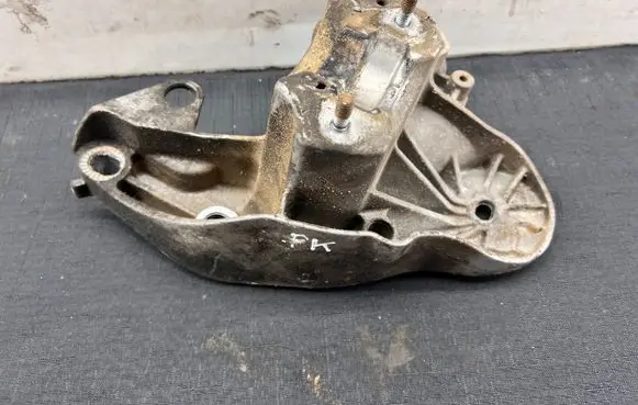 Audi A6 S6 C6 4F Engine mounting bracket 4F0199351S