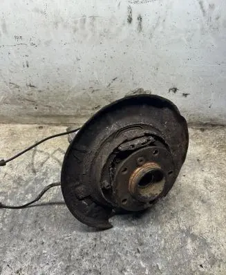 BMW 5 E39 Rear wheel hub