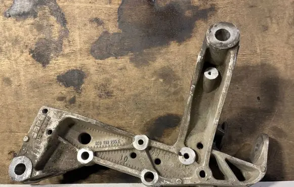 Volkswagen Golf V Engine mounting bracket 1K0199295E