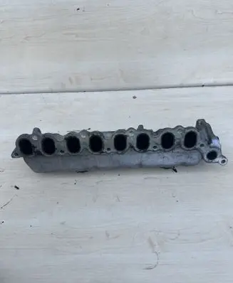 Toyota Avensis T220 Intake manifold