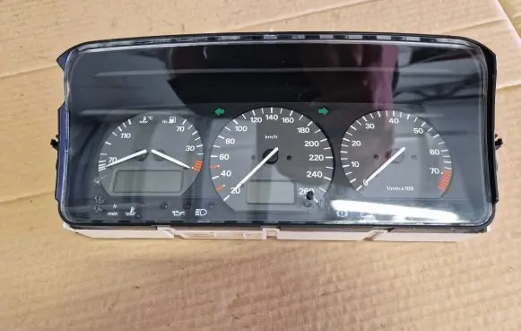 Volkswagen PASSAT B4 Speedometer (instrument cluster) 3A0919033F VR6 16V