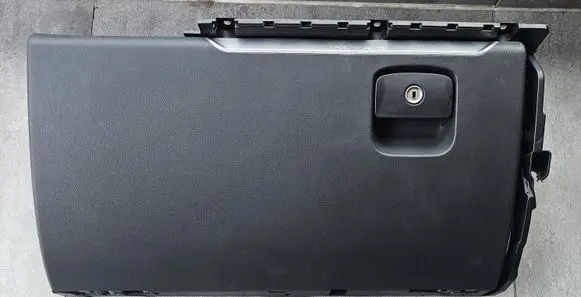 Jaguar F-Pace Glove box