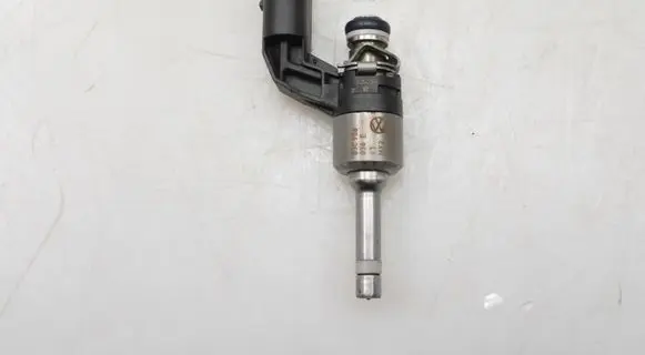 Volkswagen Golf VI Fuel injector 03C906036E