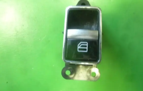 Mercedes-Benz S W221 Electric window control switch A2168700410 AT071