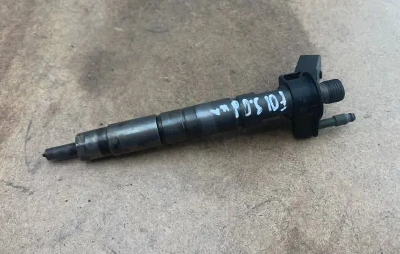 BMW 5 F10 F11 Fuel injector 7805428 13537805428