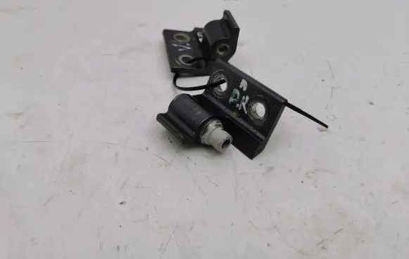 Maserati Quattroporte Front door hinge set 