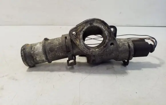 Volkswagen Golf IV Engine coolant pipe/hose 038121133J