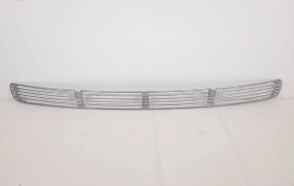 BMW 7 E38 Bonnet/hood grill 8203887