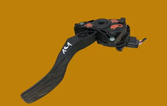 Nissan Qashqai Accelerator throttle pedal