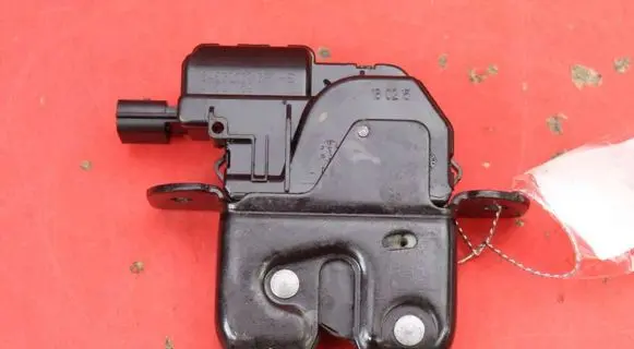 Renault Clio I Tailgate/trunk/boot lock/catch/latch 846300003R