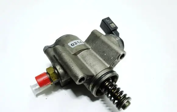 Volkswagen Jetta V Fuel injection high pressure pump 03C127025R