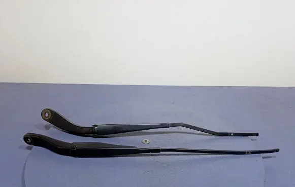 Dacia Sandero Front wiper blade arm 288865045R