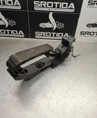 Mercedes-Benz E W211 Accelerator throttle pedal 2113000604 270905