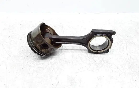Volvo XC70 Piston with connecting rod 24520A
