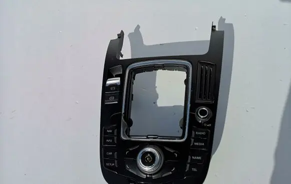 Audi A5 8T 8F Head unit multimedia control 