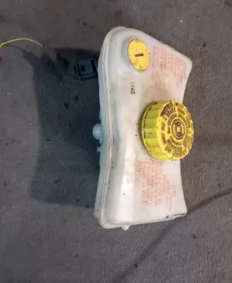 Brake fluid reservoir