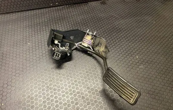 Toyota Avensis T250 Accelerator throttle pedal