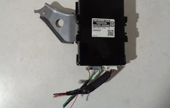 Toyota Avensis T270 Power management control unit 8969005040