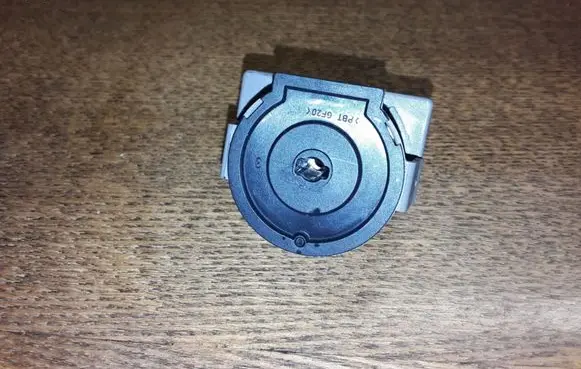 KIA Carens I Ignition lock contact 98AB11572BG