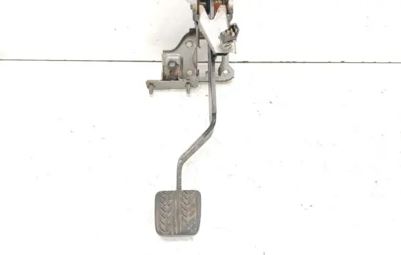 Mazda 626 Brake pedal