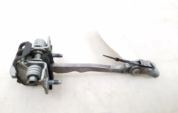 Opel Vectra C Front door check strap stopper 09229750