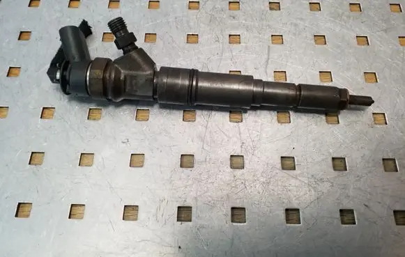 BMW 5 E60 E61 Fuel injector 0445110216 7793836