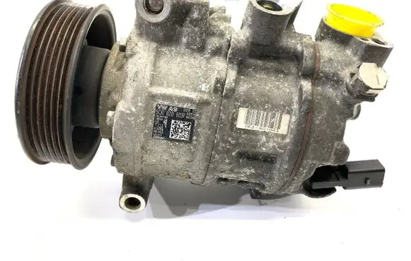 Volkswagen Golf VII Air conditioning (A/C) compressor (pump) 5Q0820803E
