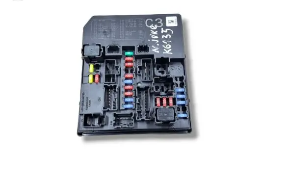 Nissan Juke I F15 Comfort/convenience module 284B71KJ0J